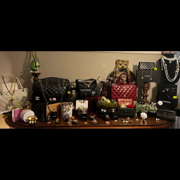 🌹CHANEL BROACH  🌹SEE PICS  🌹OPEN TO TRADE with reputable P♥️SH Seller - Picture 5 of 16